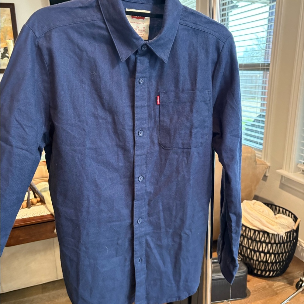 Levi's Navy Blue Button-Down Shirt with Chest Pocket for boys